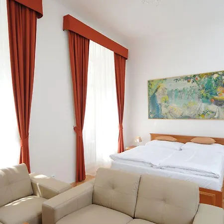 Hotel Little King U Malvaze