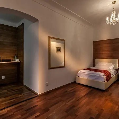 Hotell Little King U Malvaze