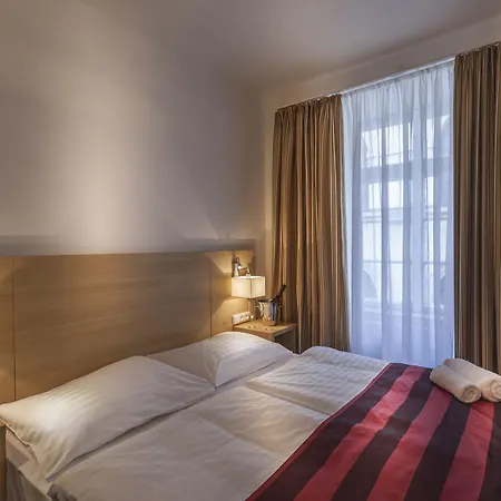Hotell Little King U Malvaze