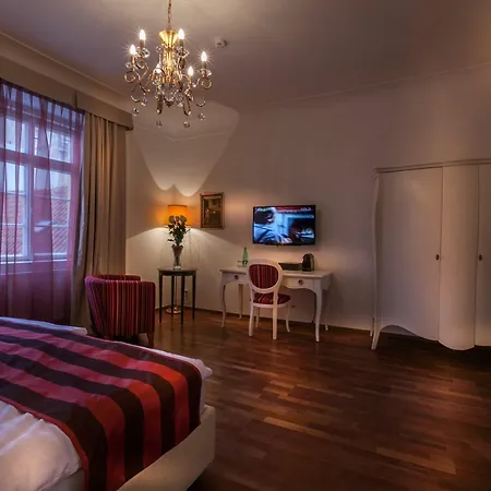 Hotell Little King U Malvaze