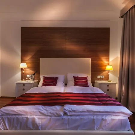 Hotell Little King U Malvaze 4*