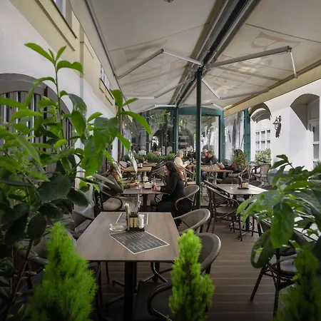 Little King U Malvaze فندق براغ