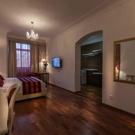 Hotell Little King U Malvaze