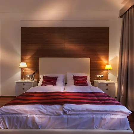 Hotell Little King U Malvaze 4*