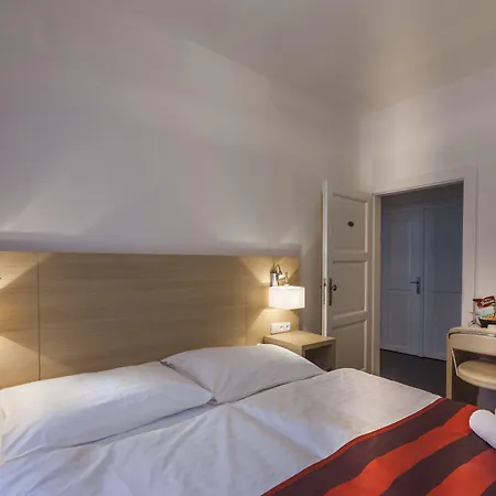 Little King U Malvaze براغ