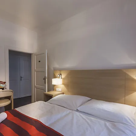 Little King U Malvaze فندق براغ