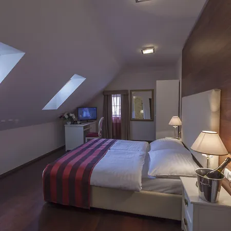 Hotell Little King U Malvaze 4*