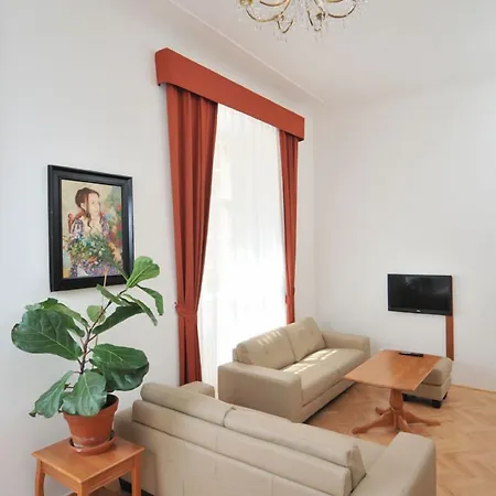 Little King U Malvaze فندق