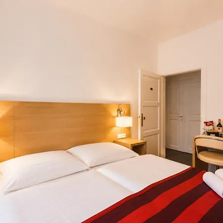 Hotel Little King U Malvaze