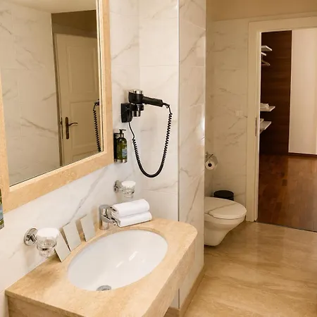 Little King U Malvaze Hotel 4*