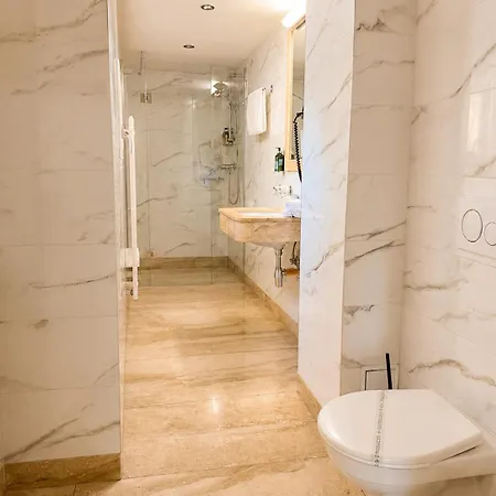 Hotel Little King U Malvaze Praga