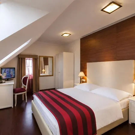 Little King U Malvaze Hotel