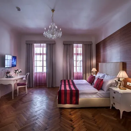 Little King U Malvaze فندق براغ