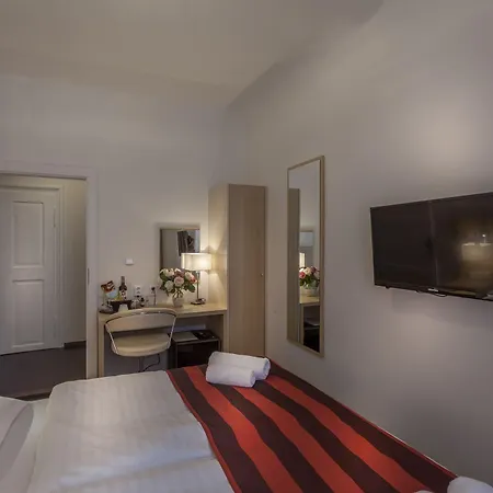 Hotel Little King U Malvaze Prague