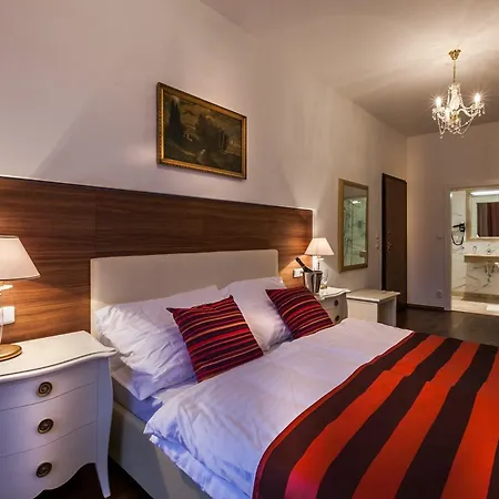 Hotel Little King U Malvaze Prague