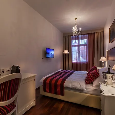 Hotel Little King U Malvaze Prague